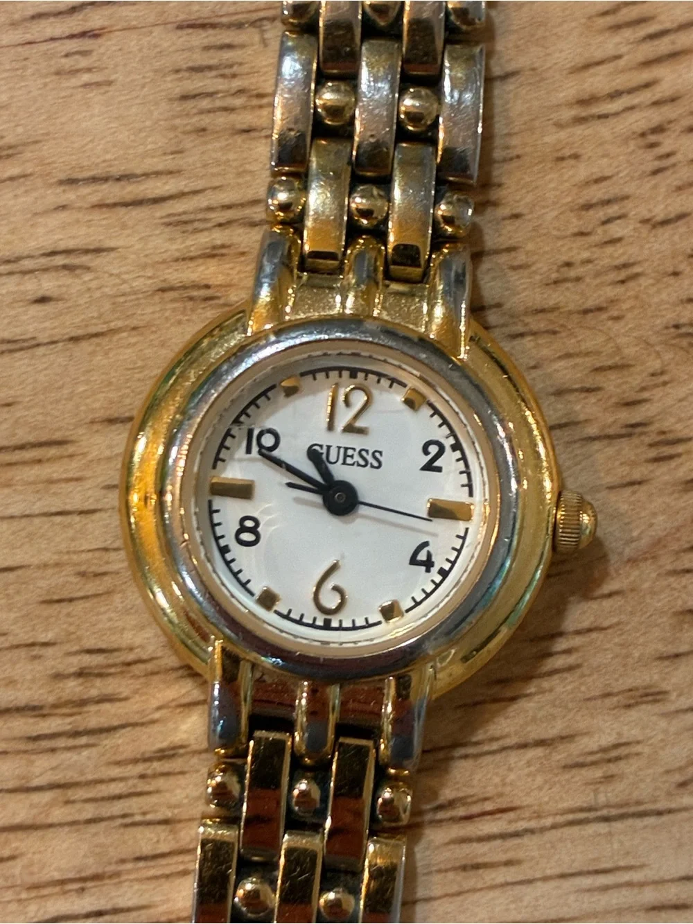 GUESS gold Tone Quartz Analog Ladies Watch